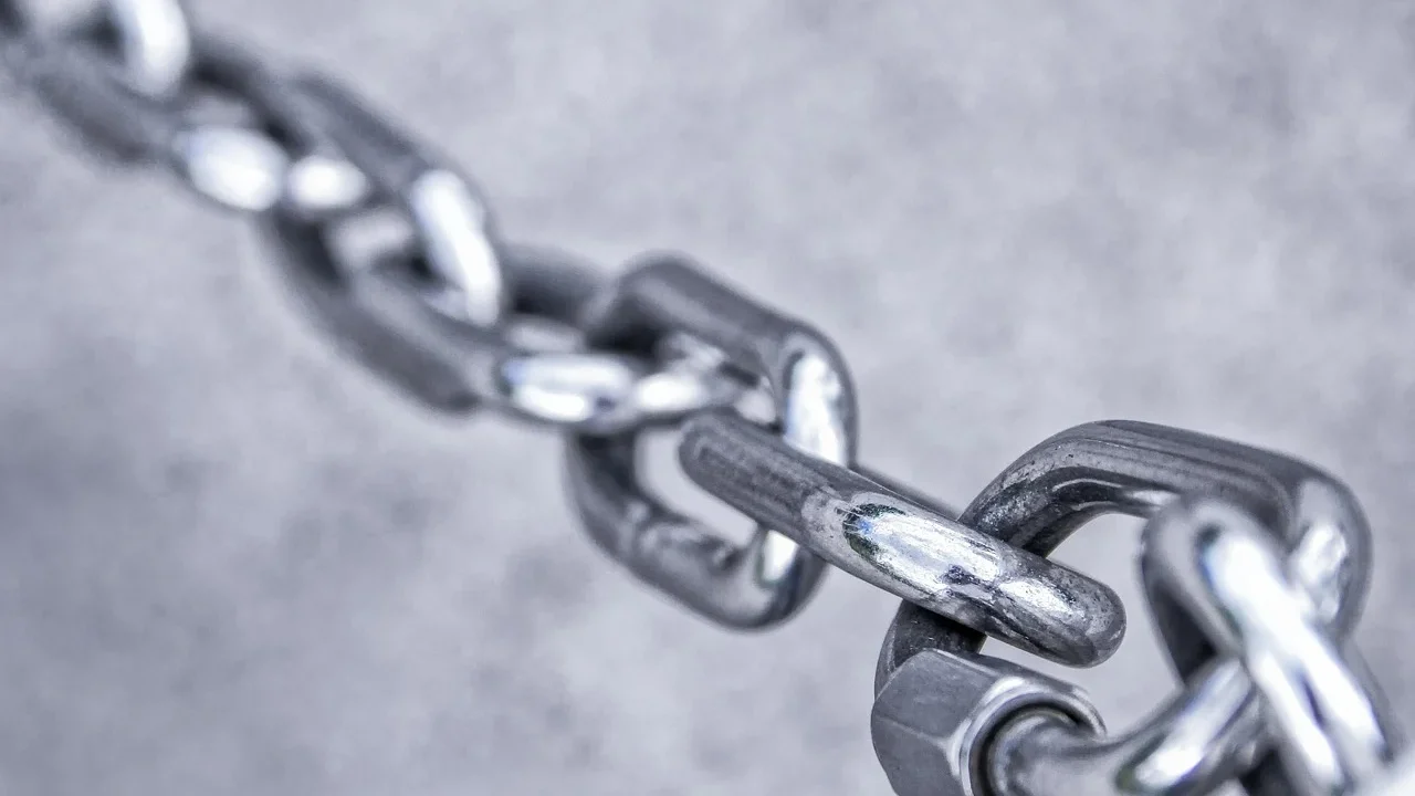 Broken Chain Maze