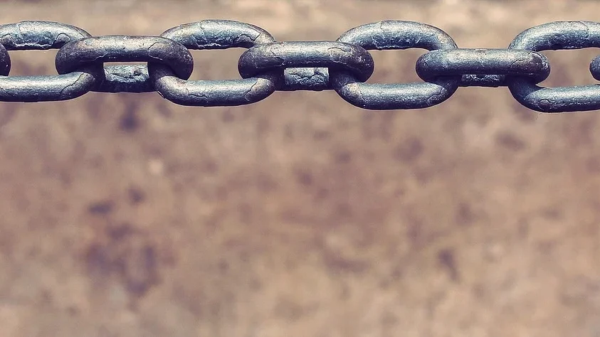Chain Links Connection