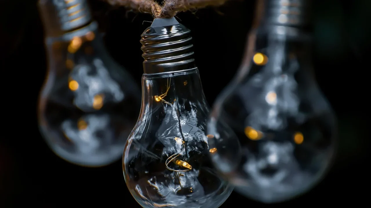 Comparison Classic Vs Modern Innovation
