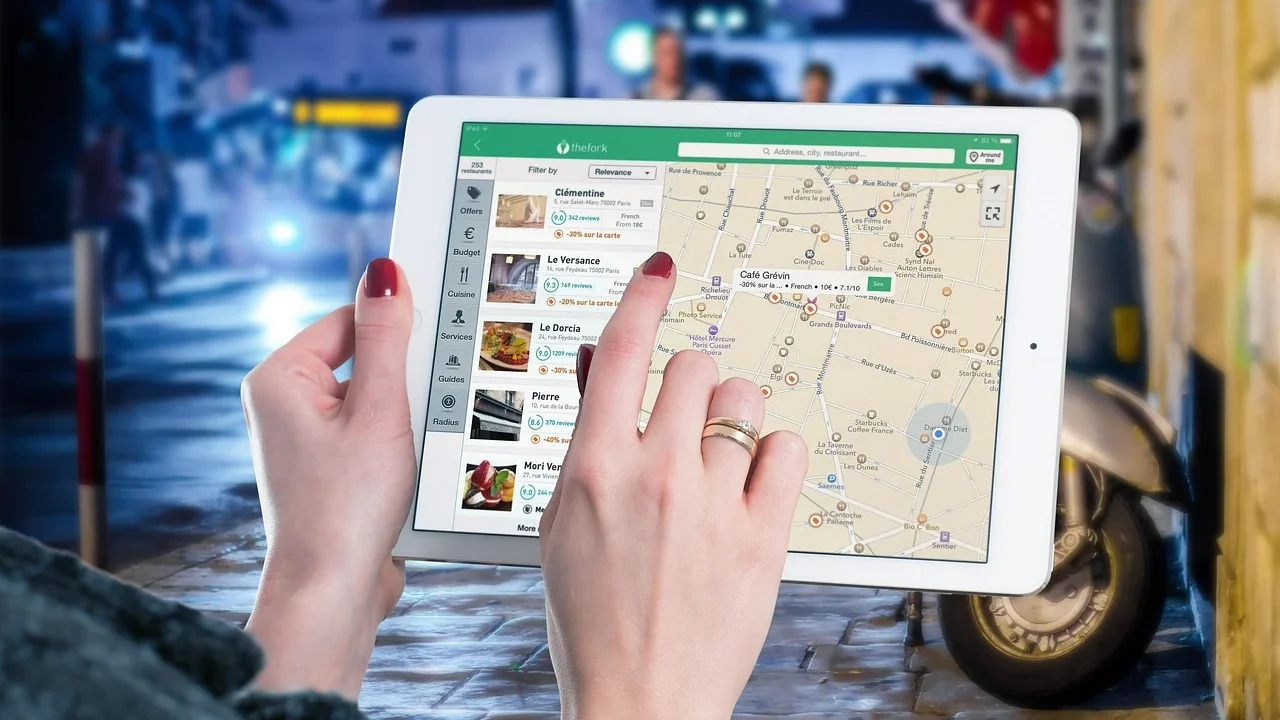 Digital Map Navigation