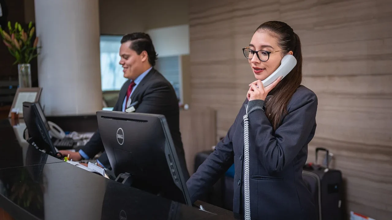 Hotel Exterior Madiun Street Receptionist