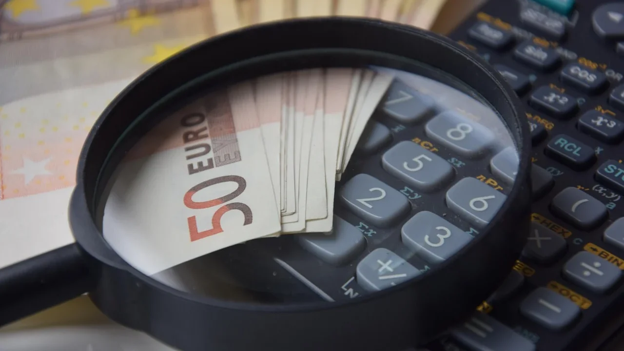 Money Price Tag Calculator