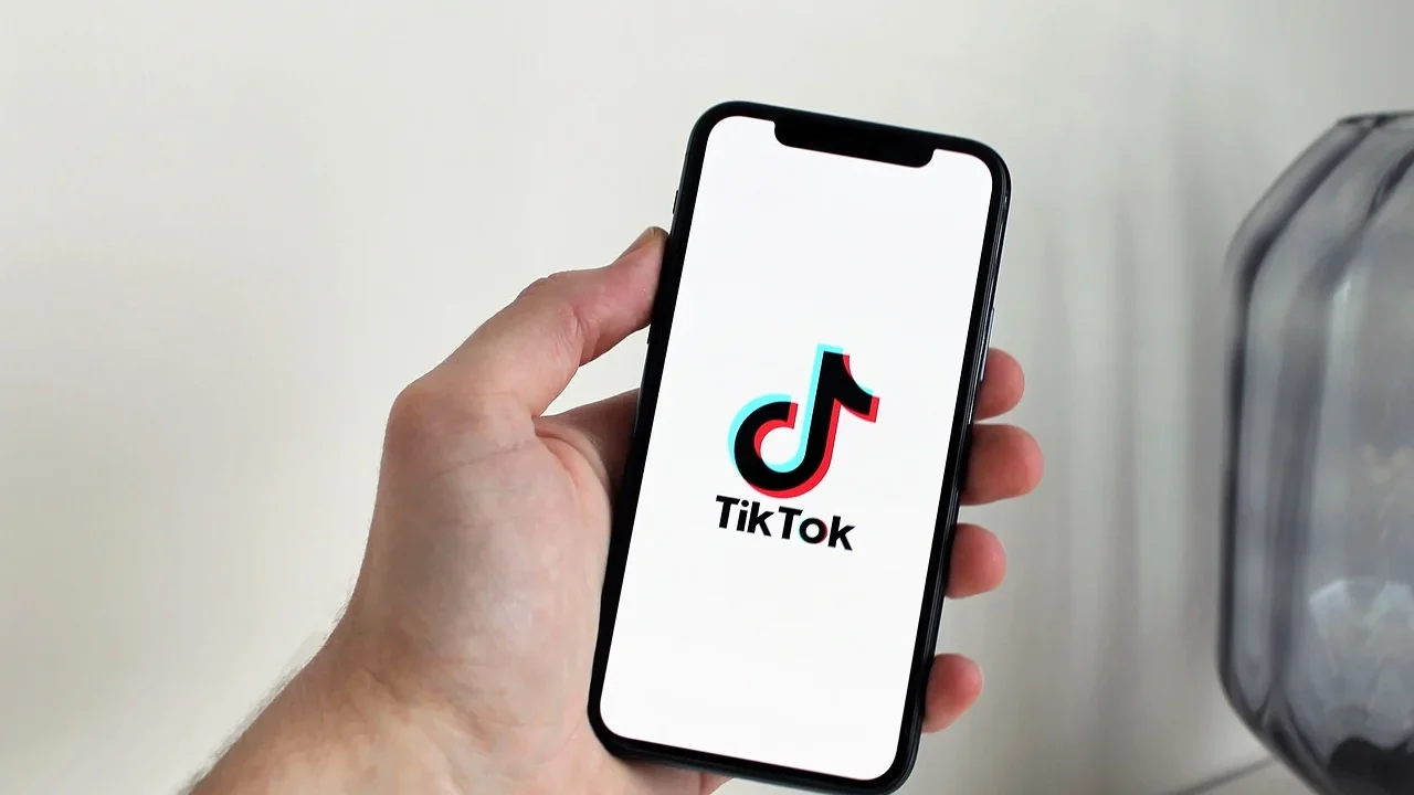 Apakah Konten AI Bisa Masuk Page 1 Google? Cek Faktanya!