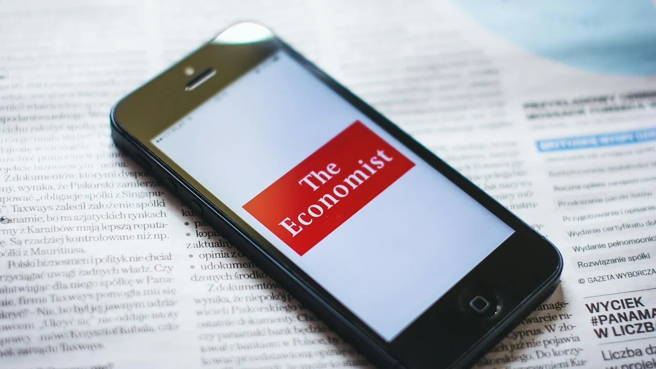 Smartphone Reading News