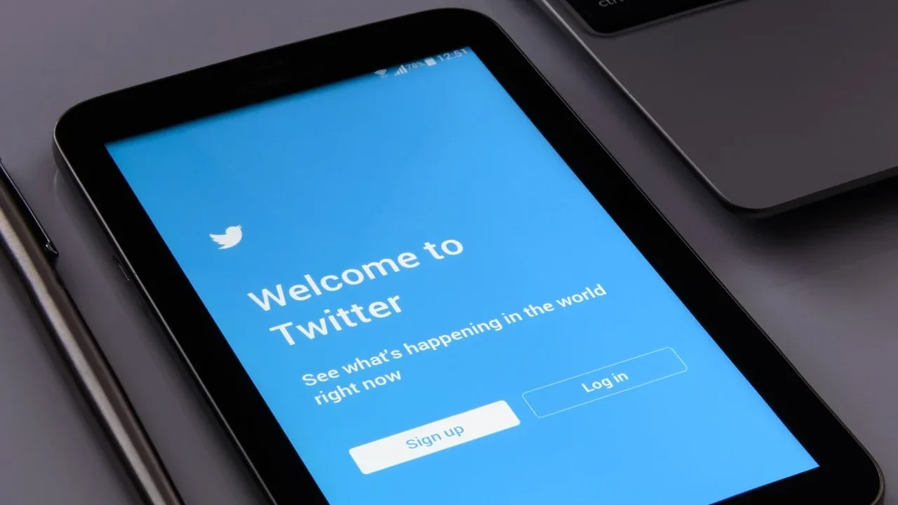 Social Media Posts Smartphone