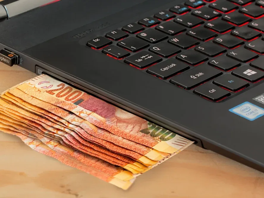 Tabel Perbandingan Tools AI Untuk Bisnis Online