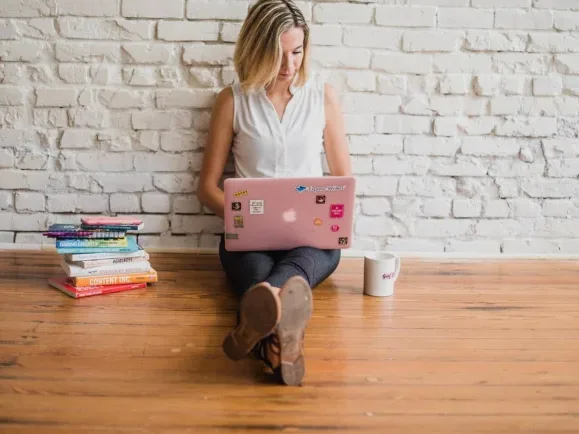 Content Strategy AI Writing Assistant - Website Muncul Di Hasil Pencarian AI