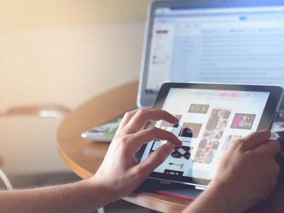 Digital Tools Computer Screen - Structured Data Untuk AI